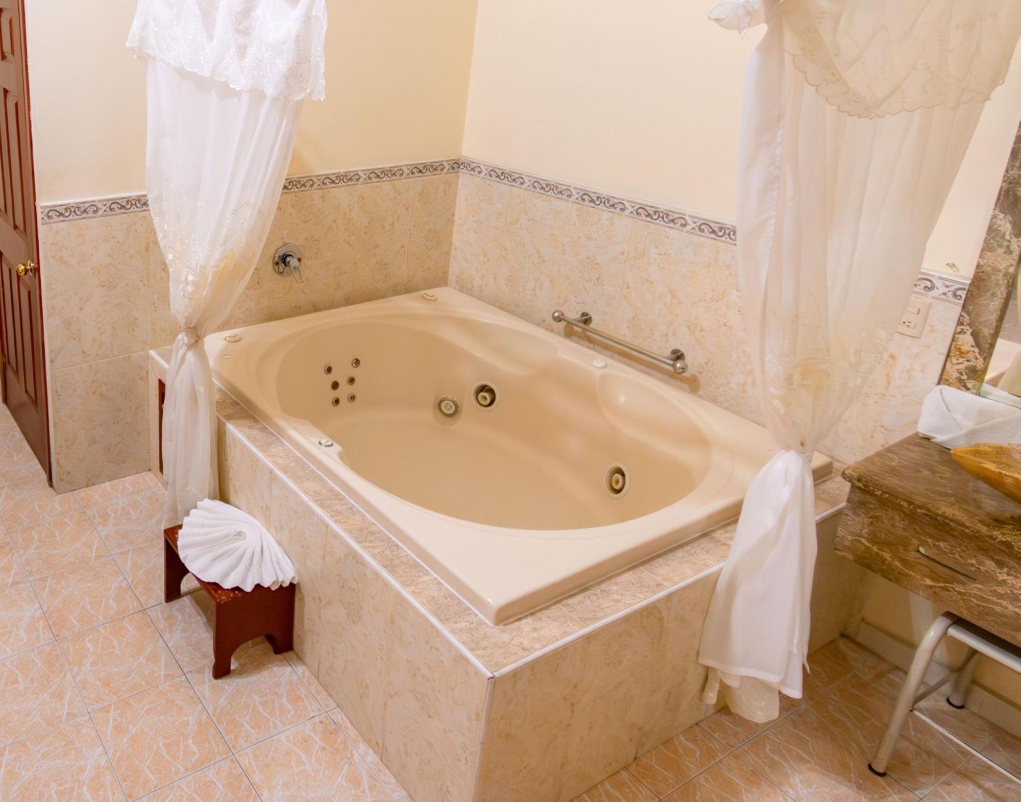 Hotel Casona Misiones เกเรตาโร ภายนอก รูปภาพ