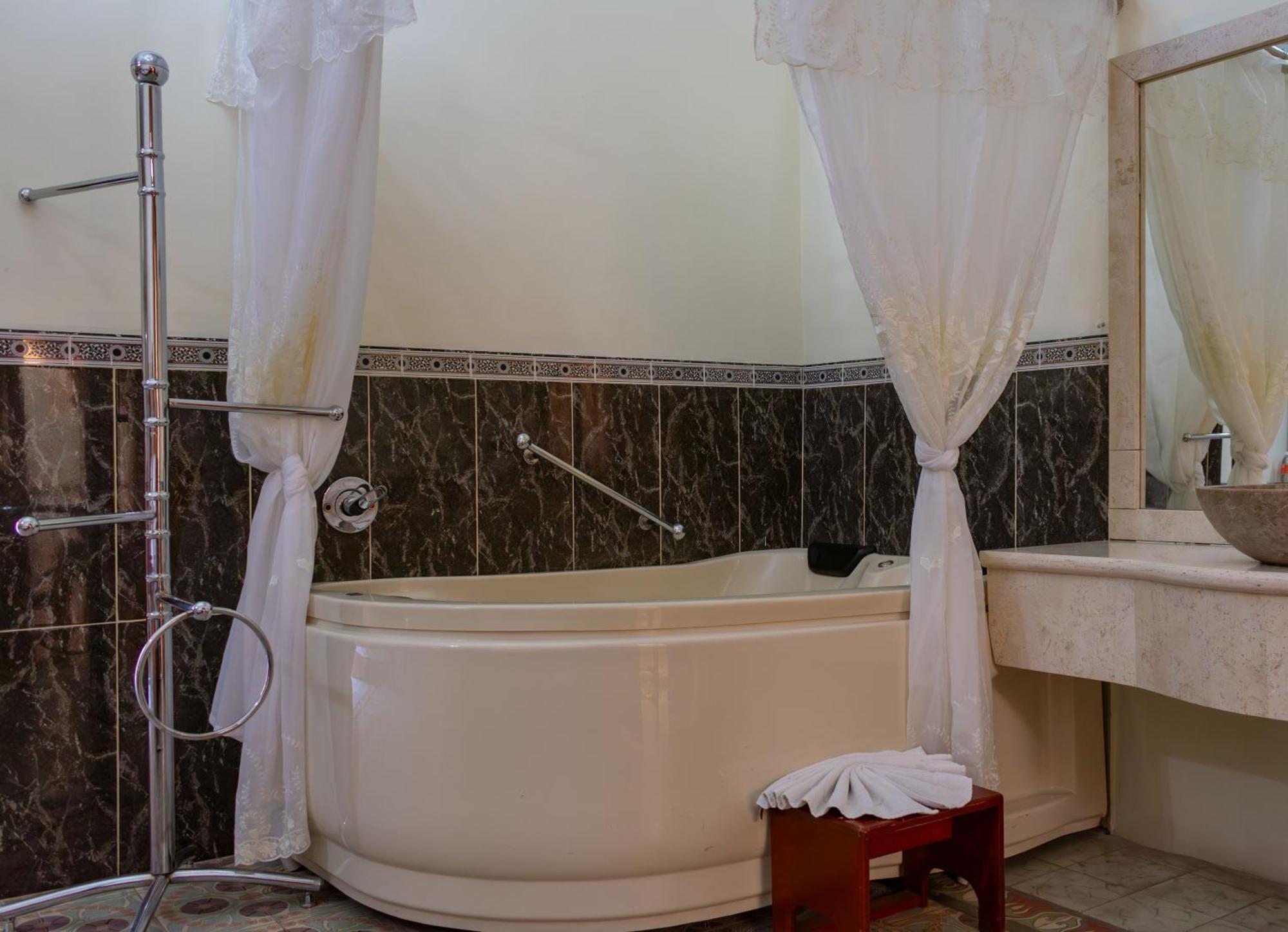 Hotel Casona Misiones เกเรตาโร ภายนอก รูปภาพ